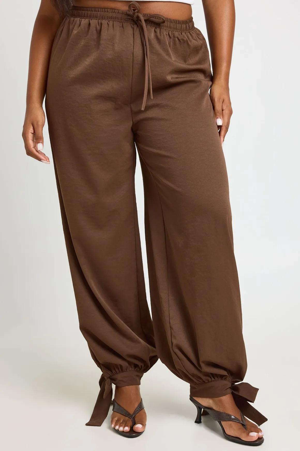 Pantalon Ballon Avec Détail De Lien À Nouer