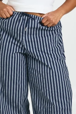 boohoo Pantalon Barrel À Rayure Simple Canal Grande Taille<Femme Pantalons