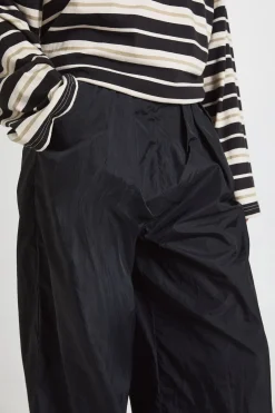 boohoo Pantalon Cargo en Nylon avec Détails Plissés<Femme Pantalons