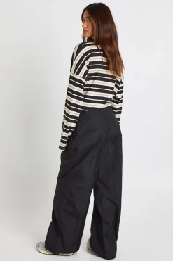 boohoo Pantalon Cargo en Nylon avec Détails Plissés<Femme Pantalons