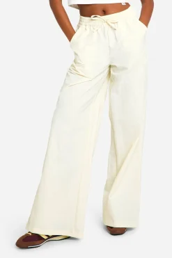 boohoo Pantalon Cargo en Nylon à Taille avec Cordon de Serrage et Jambe Droite<Femme Pantalons|Looks De Rentrée