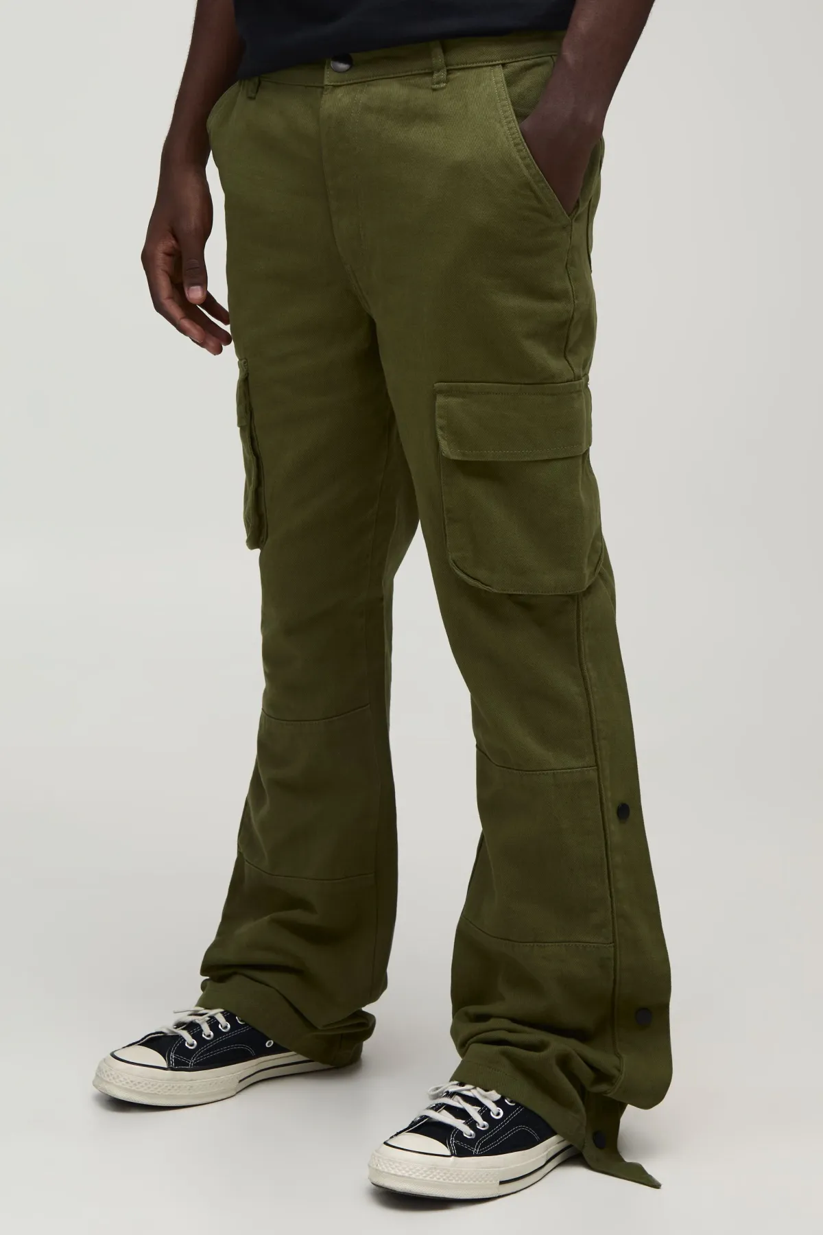 boohooMAN Pantalon Cargo En Sergé À Jambe Droite Évasée Avec Détails À Boutons-pression<Homme Pantalons Cargo