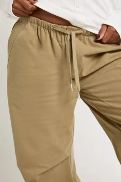 boohoo Pantalon Cargo Grande Taille en Nylon avec Ceinture à Nouer<Femme Pantalons