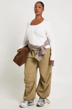 boohoo Pantalon Cargo Grande Taille en Nylon avec Ceinture à Nouer<Femme Pantalons