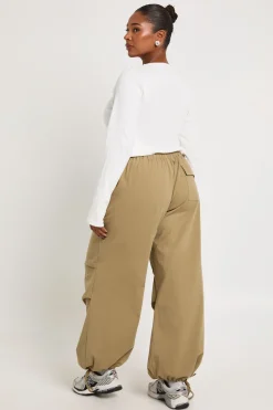 boohoo Pantalon Cargo Grande Taille en Nylon avec Ceinture à Nouer<Femme Pantalons