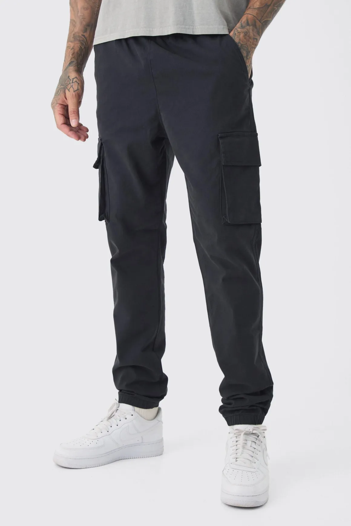 Pantalon cargo long, coupe ajustée, taille élastiquée et ourlée
