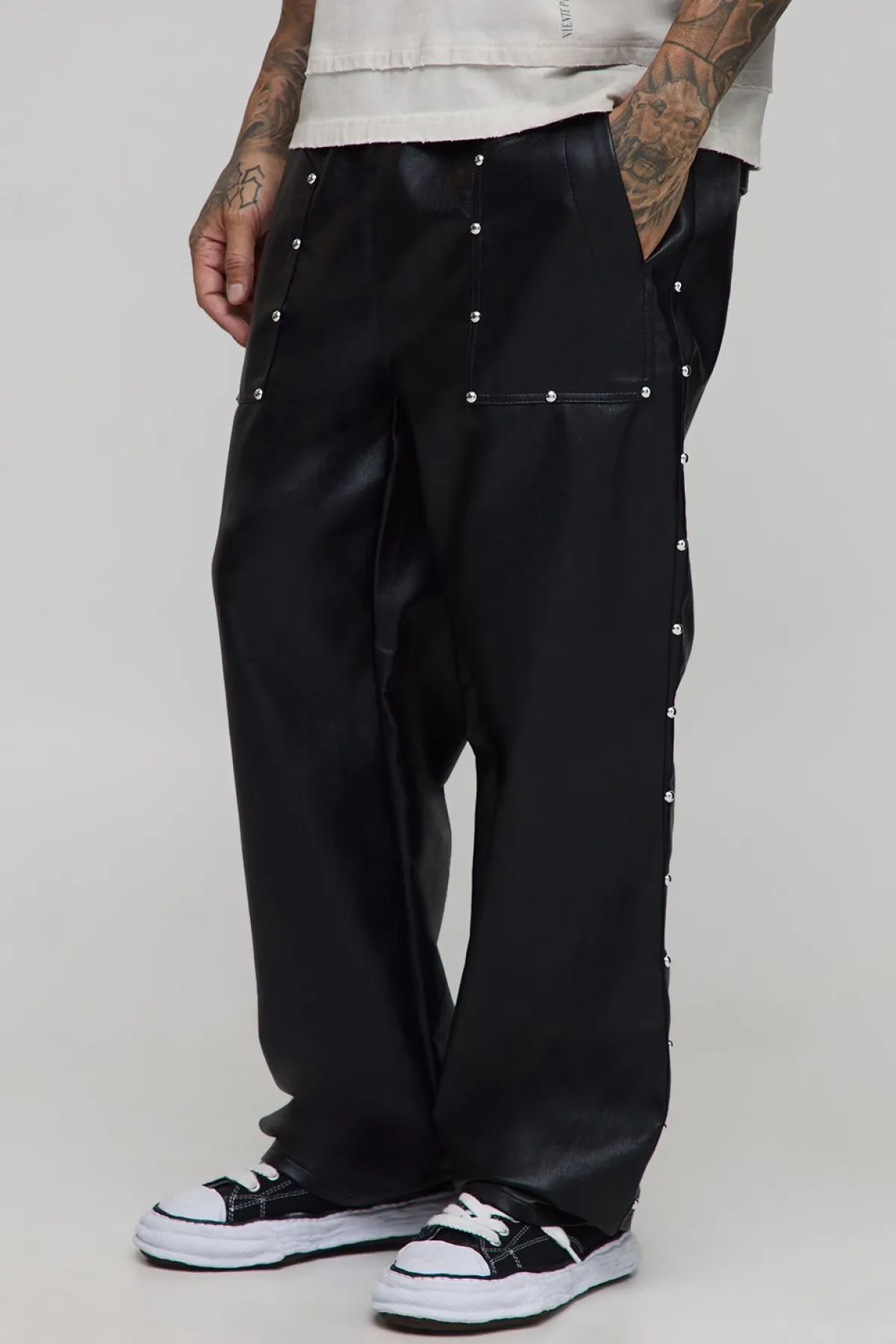 boohooMAN Pantalon de charpentier ample clouté à cordon et au look synthétique<Homme Pantalons Tall|Tout Afficher
