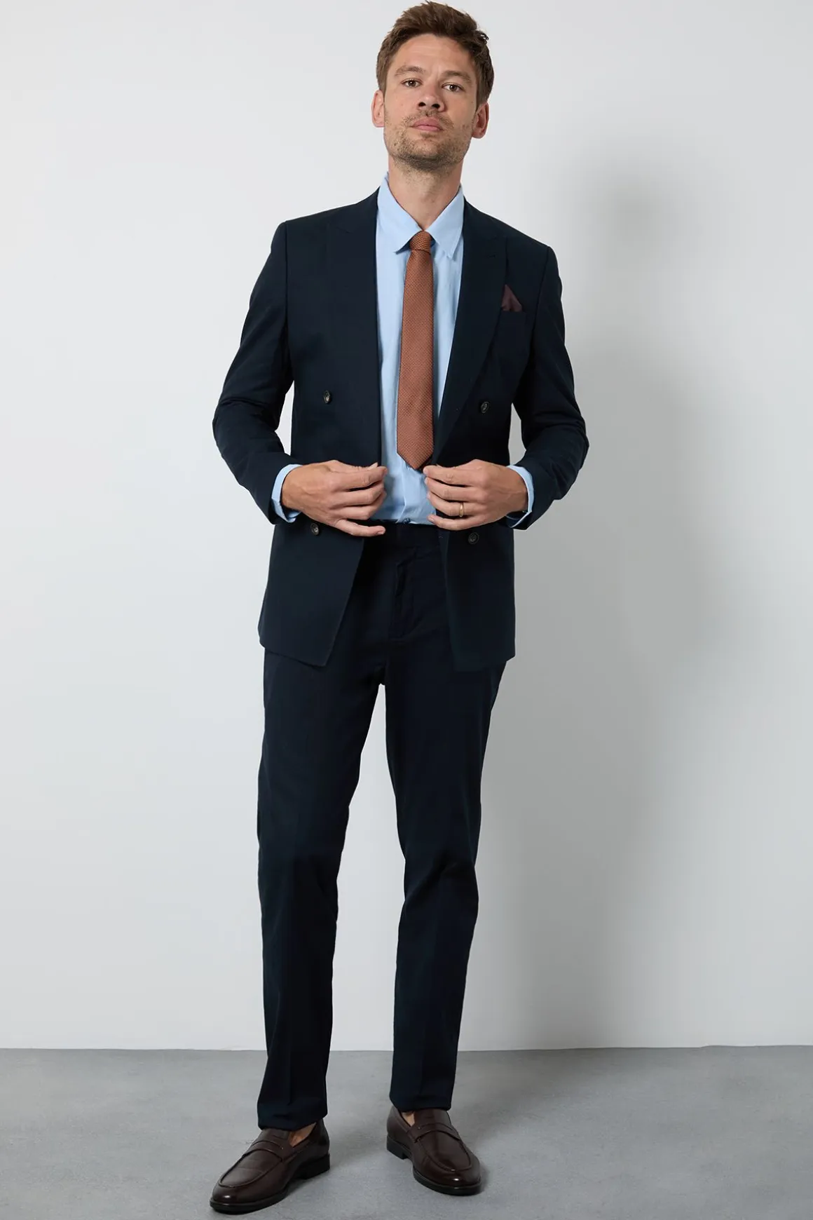 Pantalon De Costume Ajusté En Lin Bleu Marine