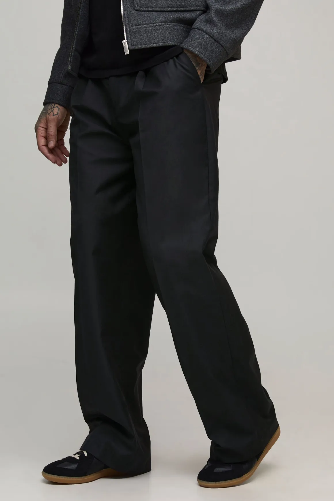 Pantalon de costume avec devant à plis hauts et jambes larges