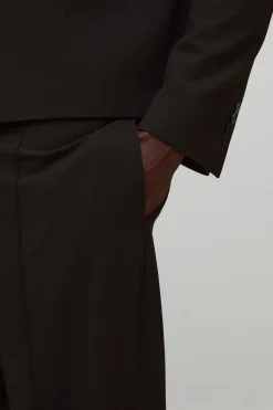 Pantalon de costume à coupe décontractée avec détails de couture