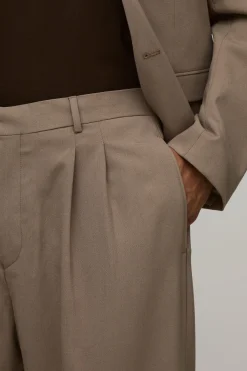 Pantalon De Costume Coupe Large Ajustée Avec Plis Devant