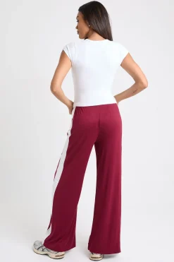 Pantalon de maternité à jambes larges avec bande latérale contrastante
