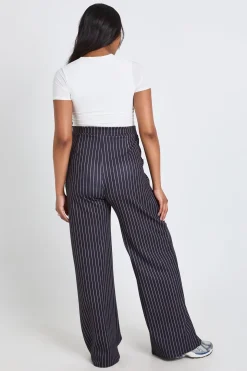 Pantalon De Maternité Large À Rayures Fines Et Coupe Ajustée