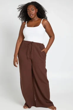 boohoo Pantalon De Plage Grande Taille À Jambes Larges Avec Taille Élastiquée Et Lien À Nouer<Femme Looks Chocolat|Tenues De Plage