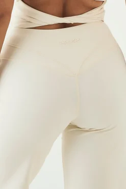 Pantalon De Yoga Jambe Droite Ultra Sculptant Avec Détails De Coutures Dsgn Studio