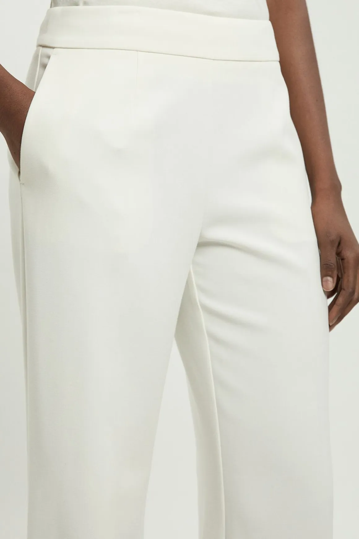 Pantalon Droit Ajusté en Tissu Stretch Compact