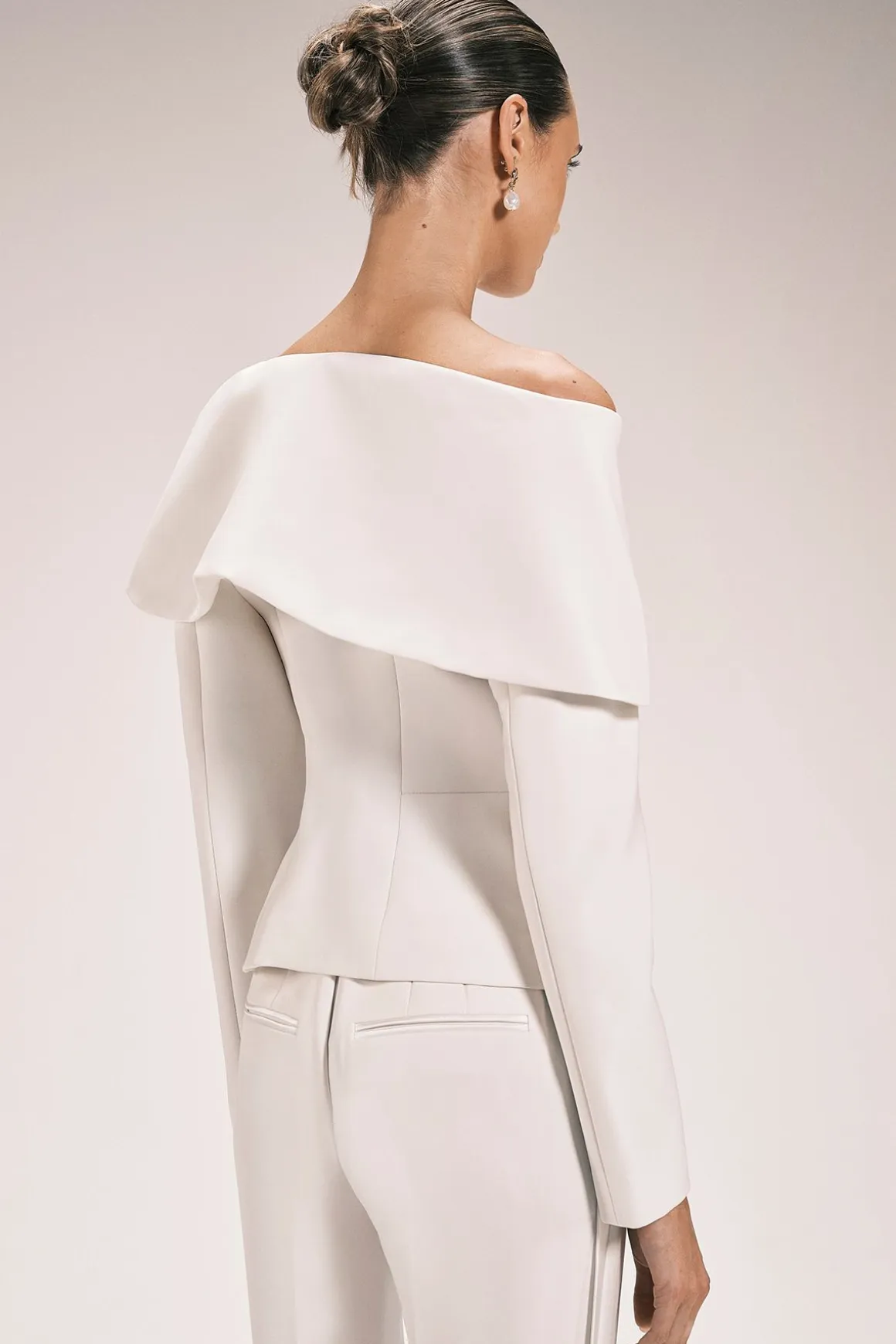 Pantalon Droit Ajusté Sur Les Côtés En Satin Stretch Compact