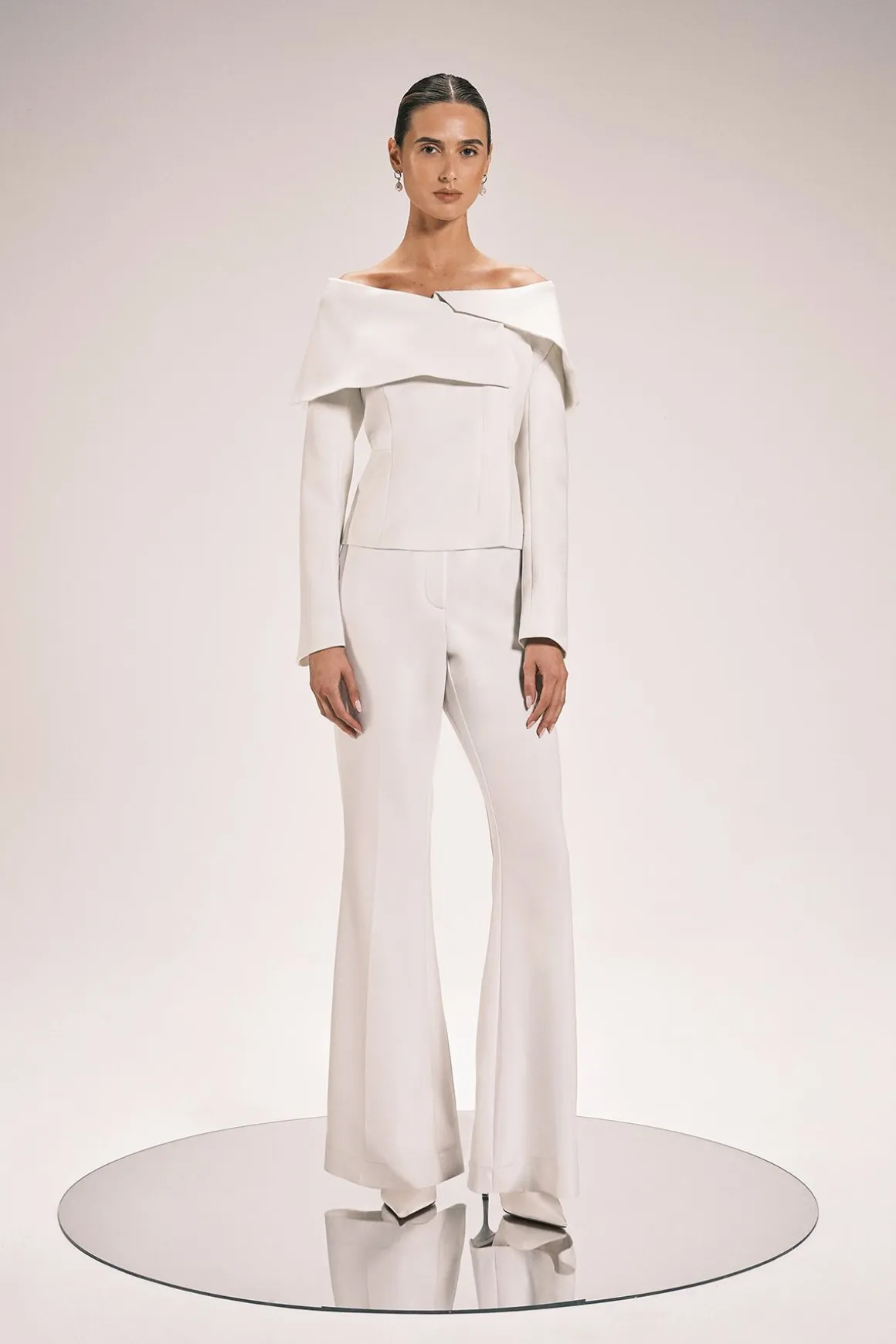 Pantalon Droit Ajusté Sur Les Côtés En Satin Stretch Compact