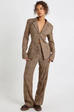Pantalon droit avec détails de couture