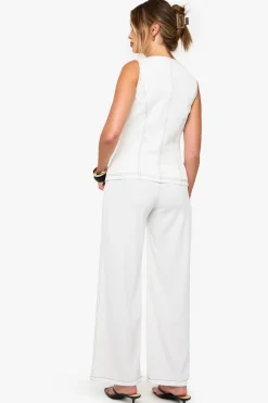 Pantalon droit à bouton doré et couture contrastée
