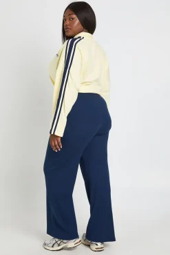 boohoo Pantalon Droit Côtelé Basique Grande Taille<Femme Pantalons|Basiques