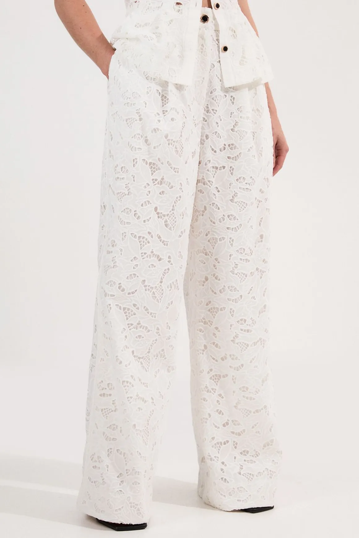 Pantalon Droit en Tissage Ajouré
