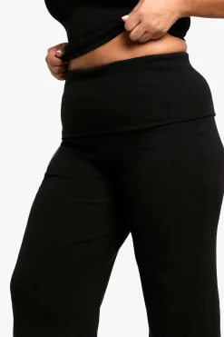 boohoo Pantalon droit grande taille en côtes épaisses avec ceinture rabattable<Femme Pantalons|Tailleurs
