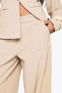 Pantalon droit à l'allure de lin, coupe tailleur