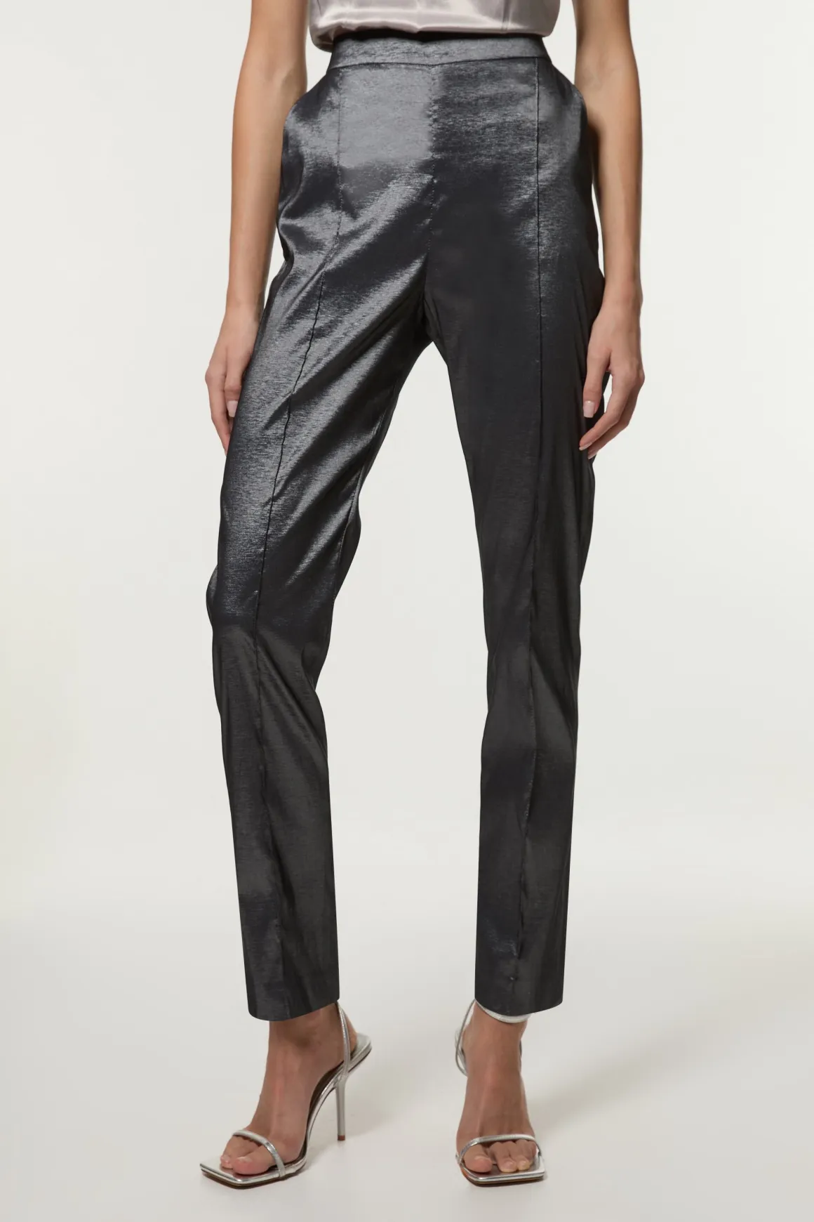 Pantalon droit métallisé à coupe fluide