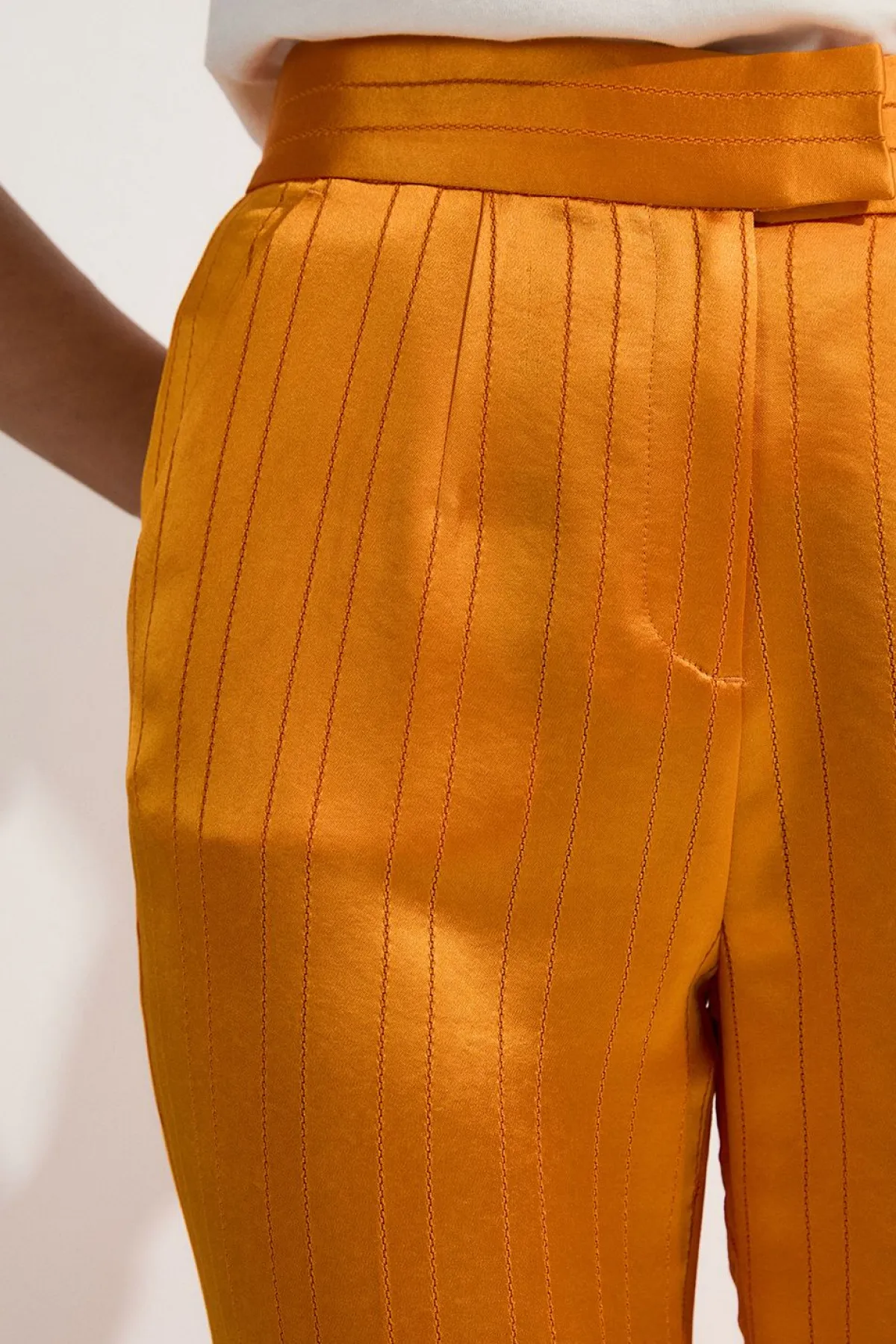 KarenMillen Pantalon droit taille ajustée en satin premium à fines rayures<Femme Pantalons|Tailleurs