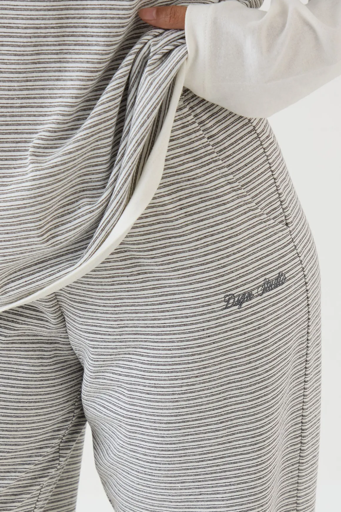 Pantalon Droit Texturé Dsgn Studio