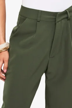 Pantalon droit tissé avec des plis sur le devant