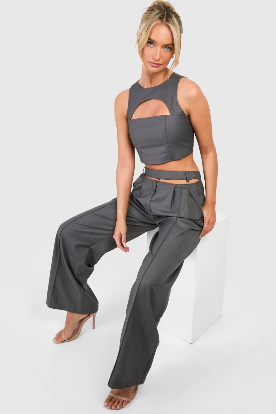 Pantalon à Détail Découpé