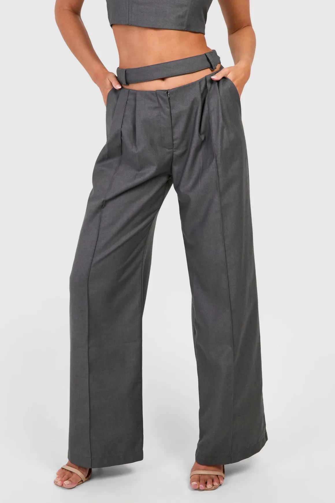 Pantalon à Détail Découpé