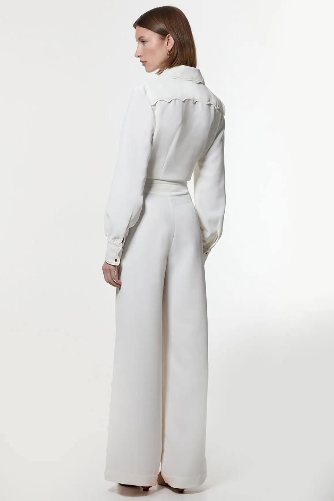 Pantalon en crêpe tissé avec bordures festonnées