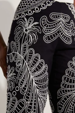 Pantalon en lin à broderie découpée tissée