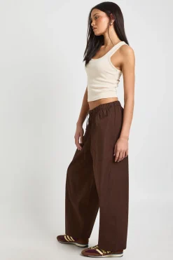 boohoo Pantalon En Popeline À Jambes Tonneau Avec Cordon De Serrage<Femme Pantalons|Looks Chocolat