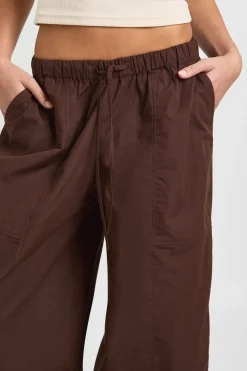 boohoo Pantalon En Popeline À Jambes Tonneau Avec Cordon De Serrage<Femme Pantalons|Looks Chocolat