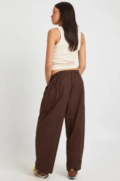 boohoo Pantalon En Popeline À Jambes Tonneau Avec Cordon De Serrage<Femme Pantalons|Looks Chocolat