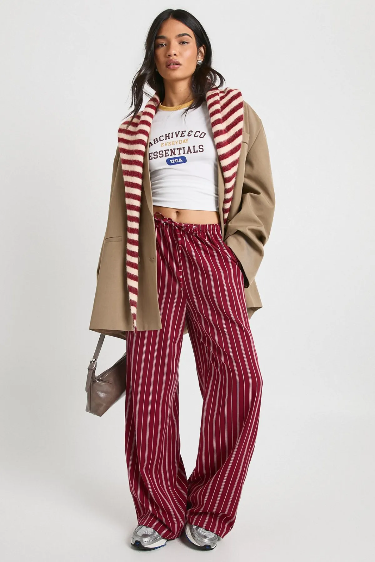 boohoo Pantalon à fines rayures, jambe large avec taille à cordon<Femme Pantalons|Looks De Rentrée