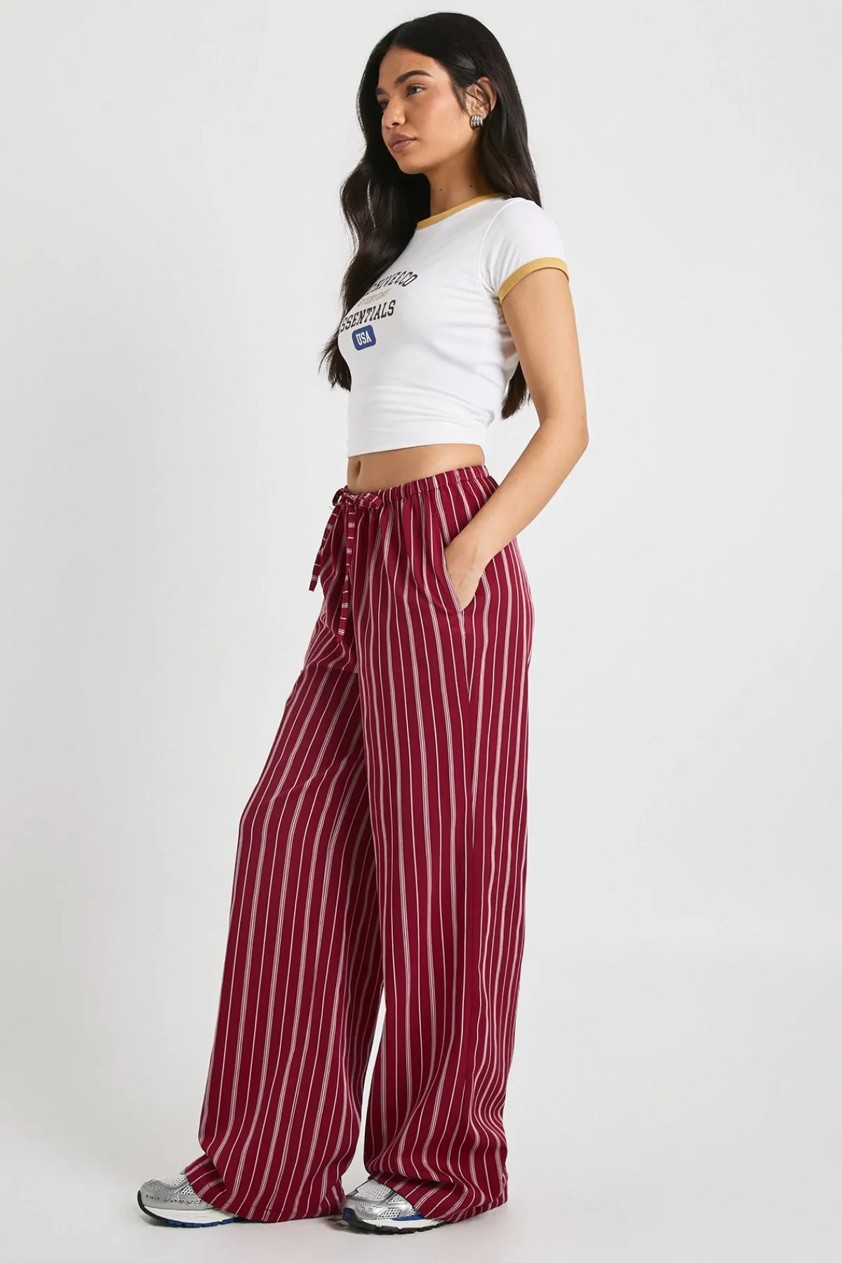 boohoo Pantalon à fines rayures, jambe large avec taille à cordon<Femme Pantalons|Looks De Rentrée