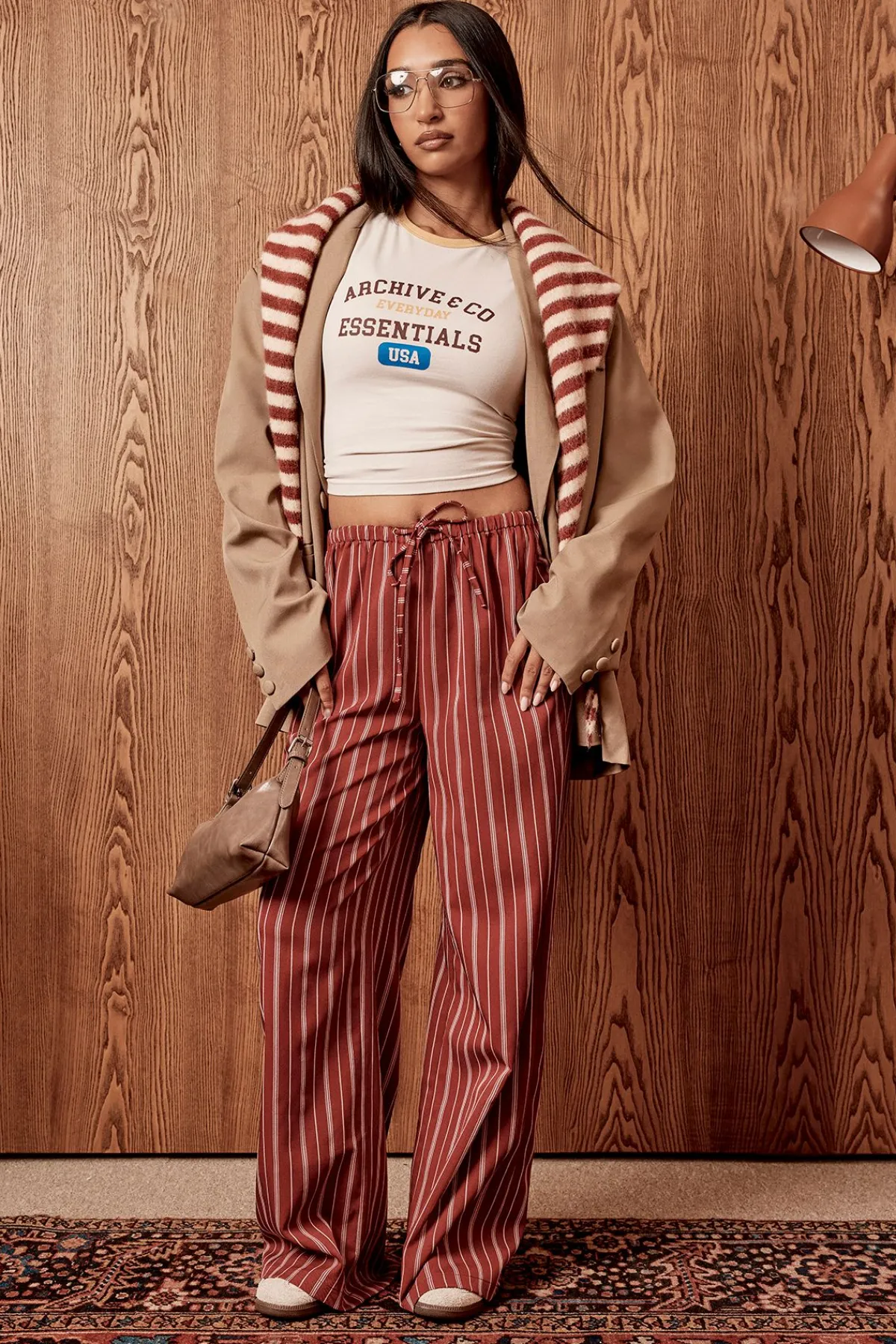 boohoo Pantalon à fines rayures, jambe large avec taille à cordon<Femme Pantalons|Looks De Rentrée