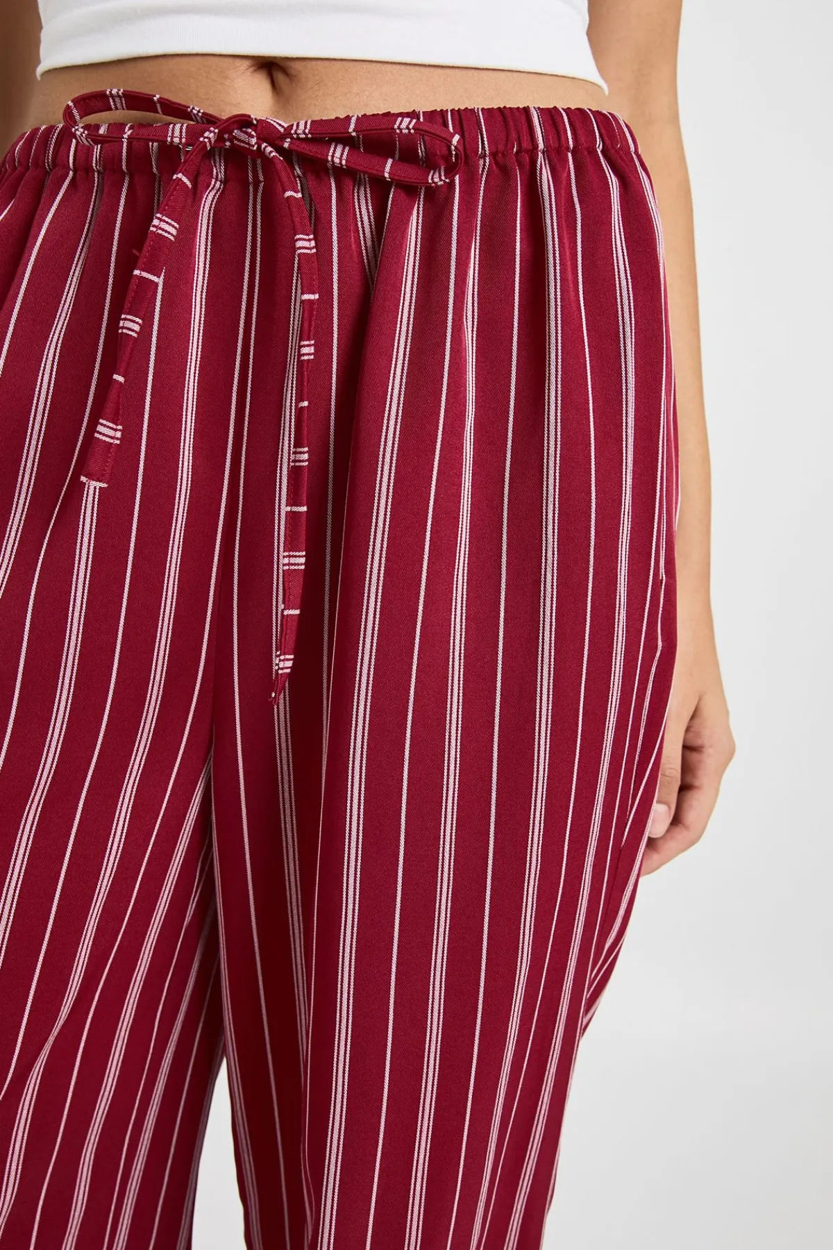 boohoo Pantalon à fines rayures, jambe large avec taille à cordon<Femme Pantalons|Looks De Rentrée