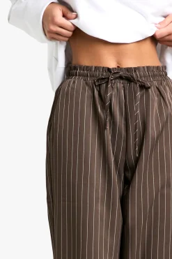 boohoo Pantalon à fines rayures à taille avec cordon de serrage<Femme Pantalons