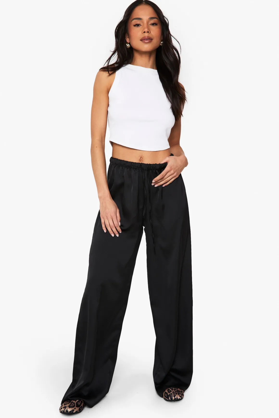Pantalon fluide ample à jambes larges en satin avec cordon de serrage