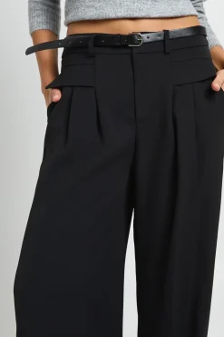 Pantalon fluide à jambes larges avec ceinture