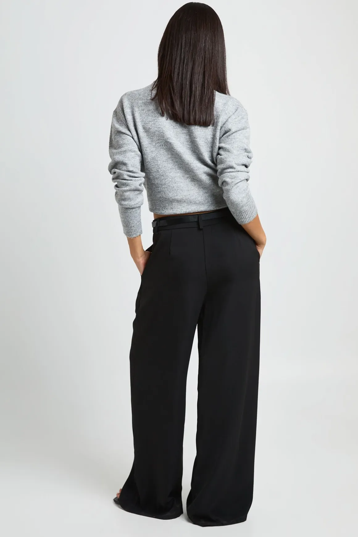 Pantalon fluide à jambes larges avec ceinture