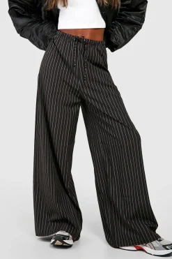Pantalon fluide à rayures et jambes larges