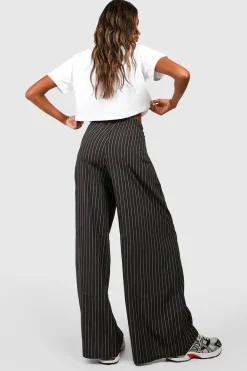 Pantalon fluide à rayures et jambes larges