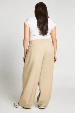 boohoo Pantalon Grande Taille En Popeline À Jambes Ballon Et Plis<Femme Pantalons